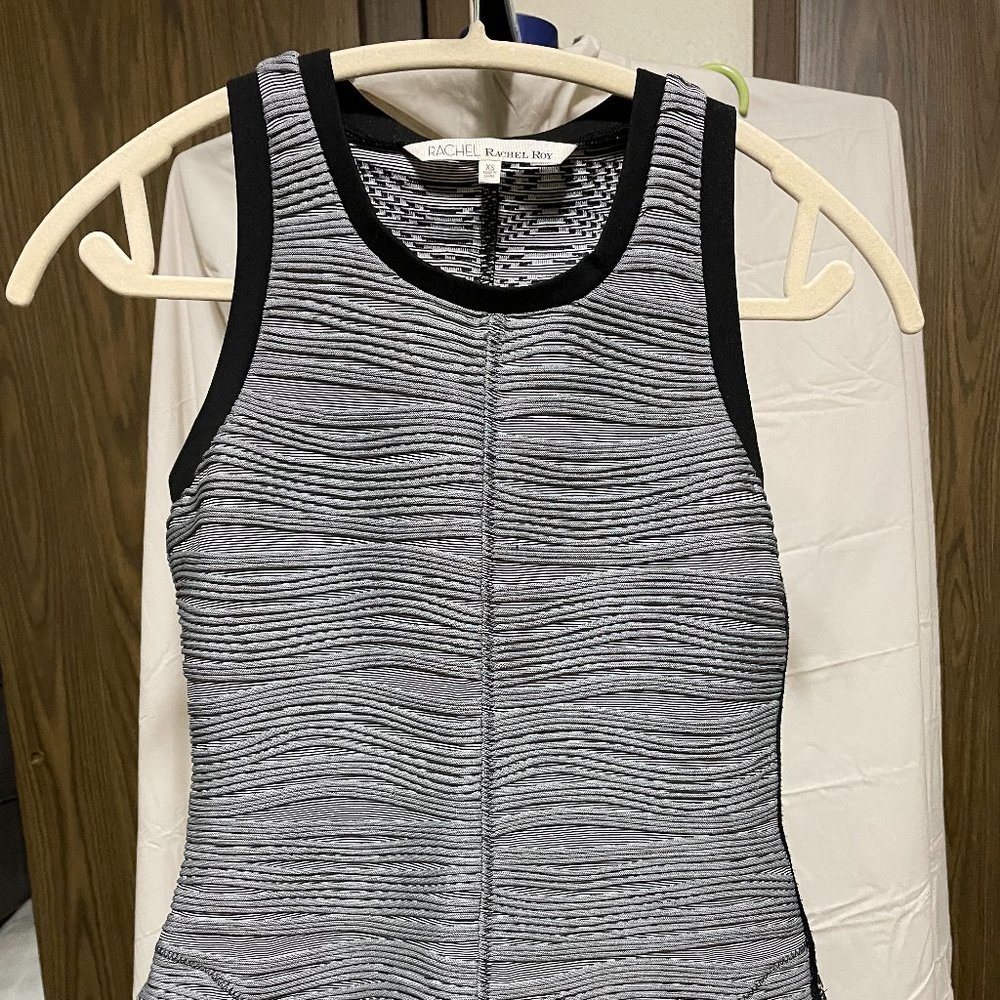 Rachel Roy black/grey crop top in XS